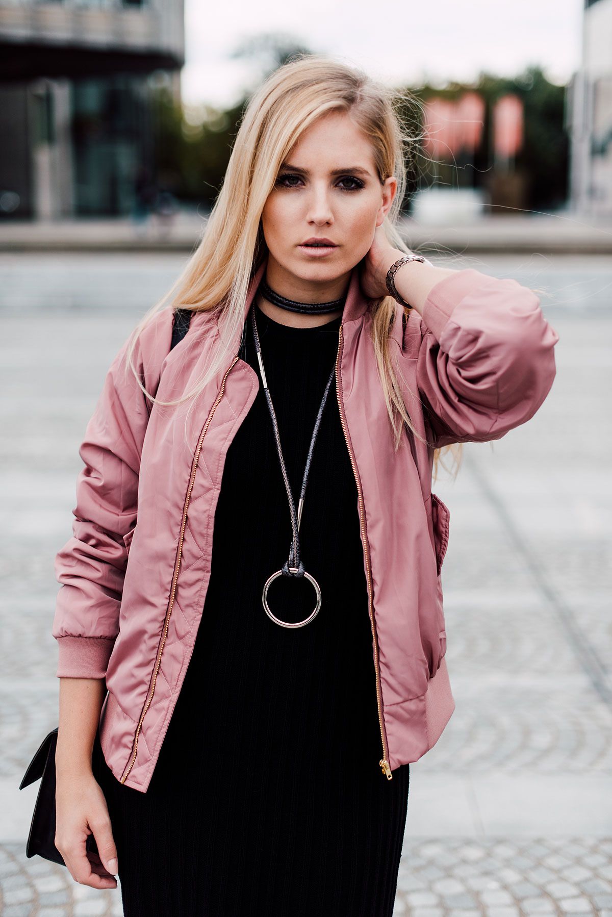choker fashion blogger