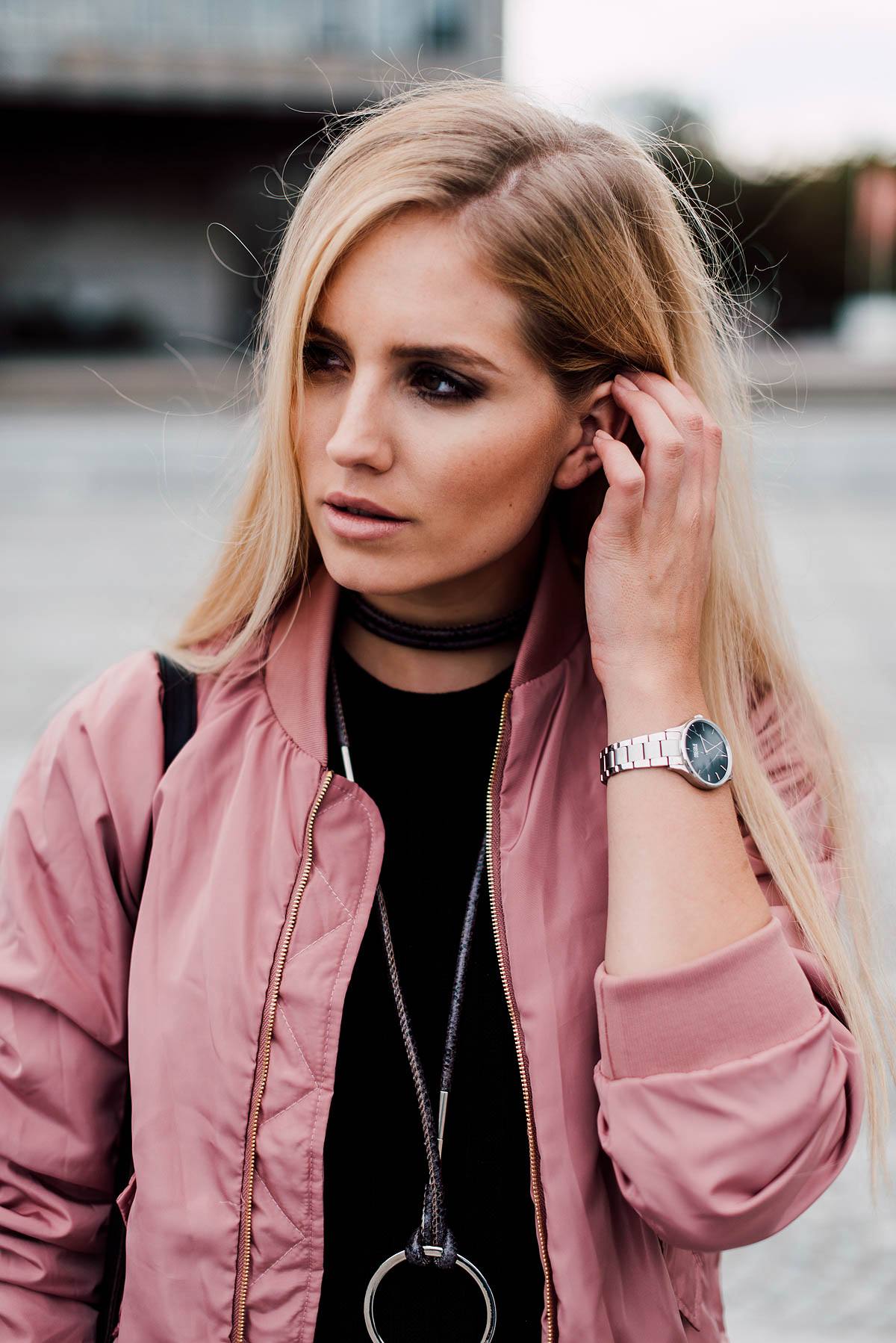 choker fashion blogger