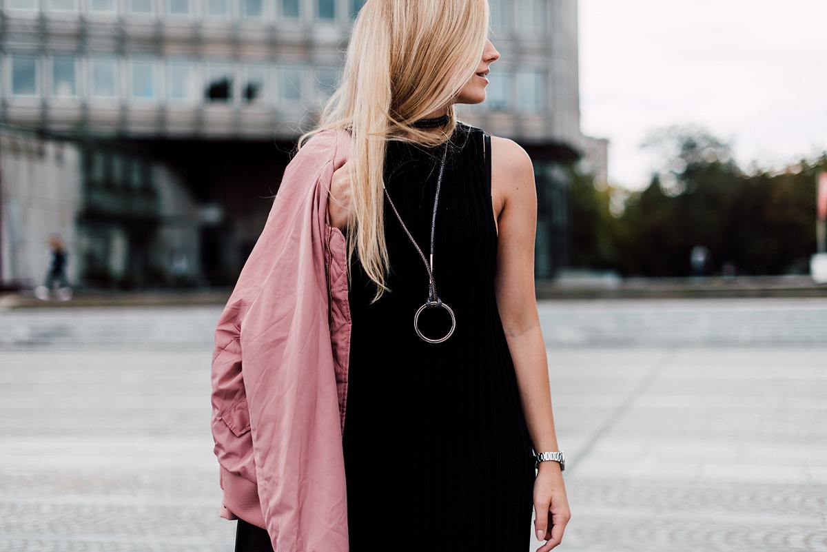 choker fashion blogger