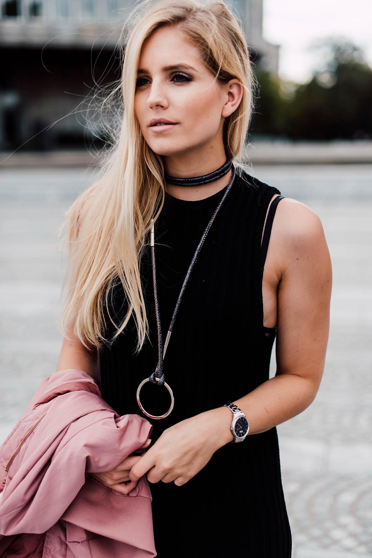 choker fashion blogger